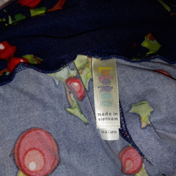 Holiday Leggings from LuLaRoe with Holly on a Blue background Tall & Curvy - Picture 3 of 3
